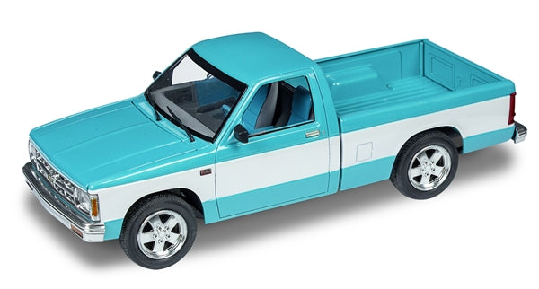 Chevy S-10 Custom Pickup (1/25th Scale) Plastic Vehicle Model Kit