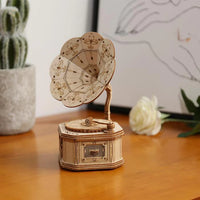 3D Modern Wooden Puzzle: Gramophone
