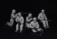 Soviet assault Infantry in Winter Camouflage Cloaks (1/35 Scale) Figure Model Kits
