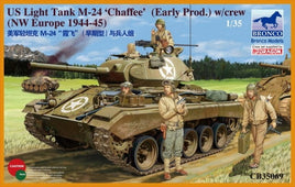 US Light Tank M-24 Chaffee [WWII Prod] with Crew (1/35 Scale) Plastic Military Kit
