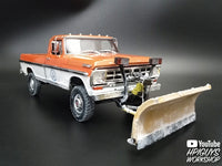 1972 Ford F-250 4x4 with Snow Plow (1/25 Scale) Vehicle Model Kit MOE2568