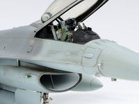 Tamiya Lockheed F-16C Falcon ANG (1/48 Scale) Aircraft Model Kit